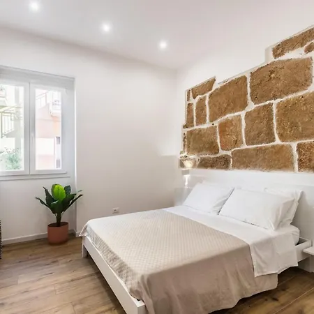 Trisina アパート アヴォラ