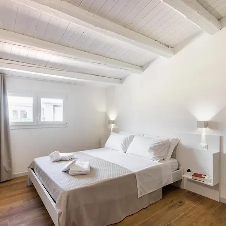 Trisina アパート *