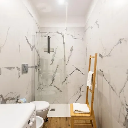 Trisina アパート *