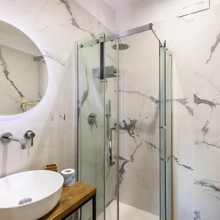 Trisina アパート *