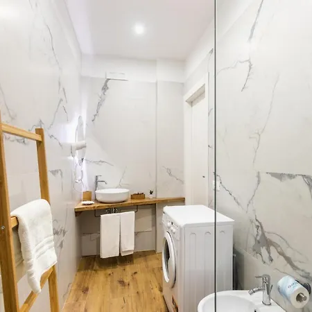 アパート Trisina アヴォラ