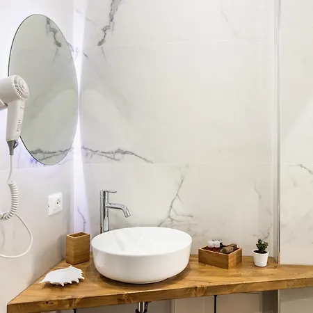 Trisina アパート アヴォラ