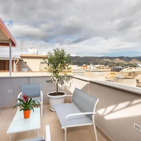 Trisina アパート *