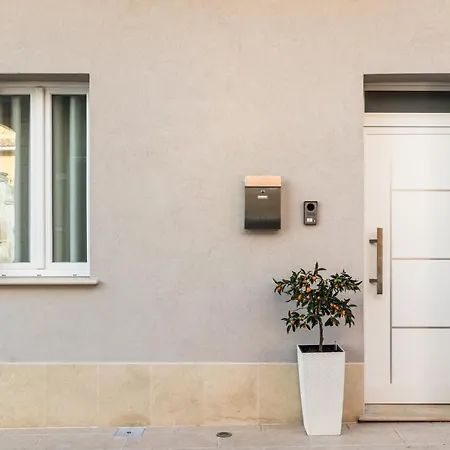 Trisina アパート