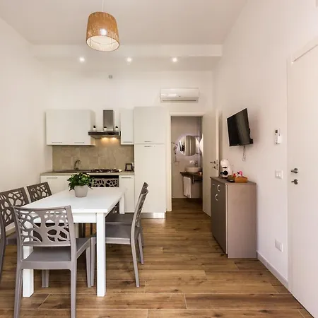 アパート Trisina アヴォラ