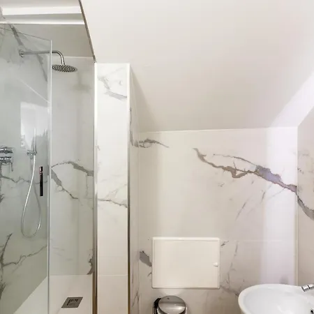 Trisina アパート *